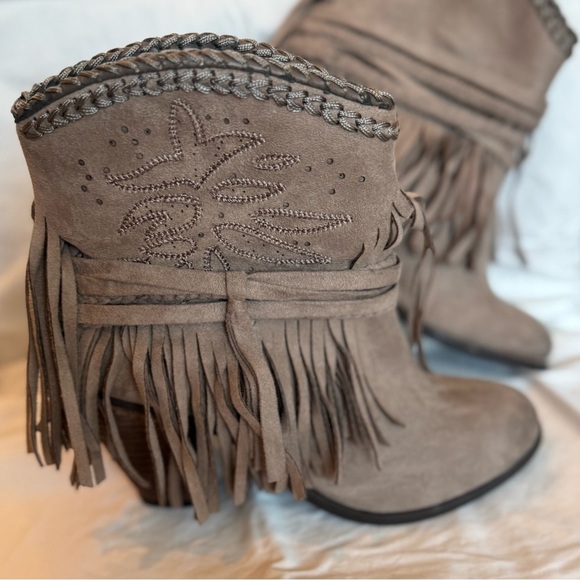 Not Rated Fringe Western Boots – Size 6.5 Brown Taupe Neutral Boho Festival Fun - Picture 2 of 11